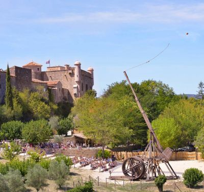 🚌 Sortie scolaire au Château des Roure (Ardèche) – Suivi en direct