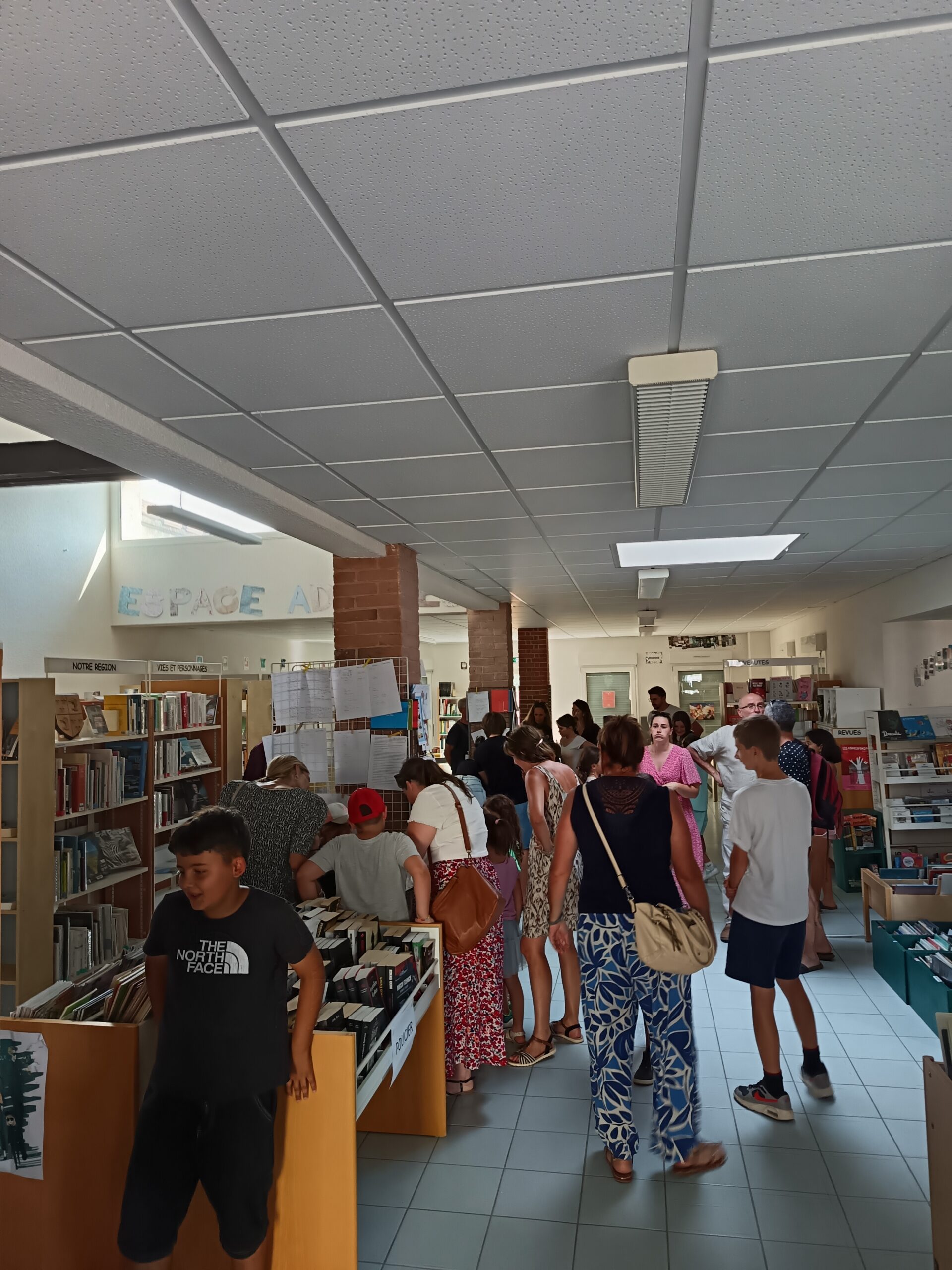 📚 Vernissage de l’exposition “Le polar dans tous ses états” à la médiathèque de Montmeyran 🕵️‍♂️